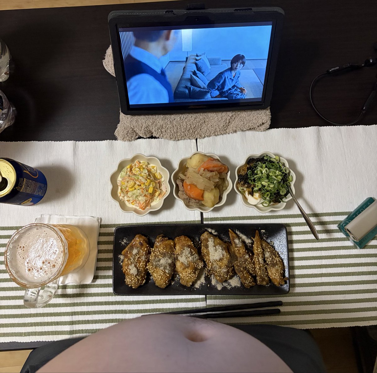 tomkun1728846's tweet photo. 今宵のメニュー
ワシやっぱ大好き
   手羽先甘辛揚げ
コールスロー
肉じゃが
冷奴

簡単楽ちんメニューで
独り居酒屋かいて〜ん🏮🍺🏮 https://t.co/EKc0MTfAgO