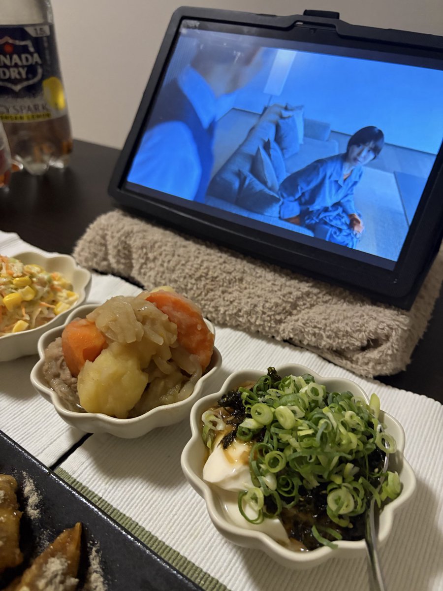 tomkun1728846's tweet photo. 今宵のメニュー
ワシやっぱ大好き
   手羽先甘辛揚げ
コールスロー
肉じゃが
冷奴

簡単楽ちんメニューで
独り居酒屋かいて〜ん🏮🍺🏮 https://t.co/EKc0MTfAgO