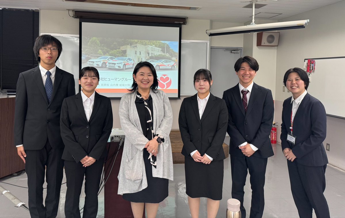 humangroup's tweet photo. お疲れ様です✨ヒューマングループです🚗

本日、長崎県立大学生のインターンシップが終了いたしました👏

最後に、ヒューマングループでのインターンのまとめを発表していただきました！10日間で学んだことを、今後の学生生活に役立てていただければ幸いです😌💕
#企業公式がお疲れ様を言い合う https://t.co/LEgsIWVYc3