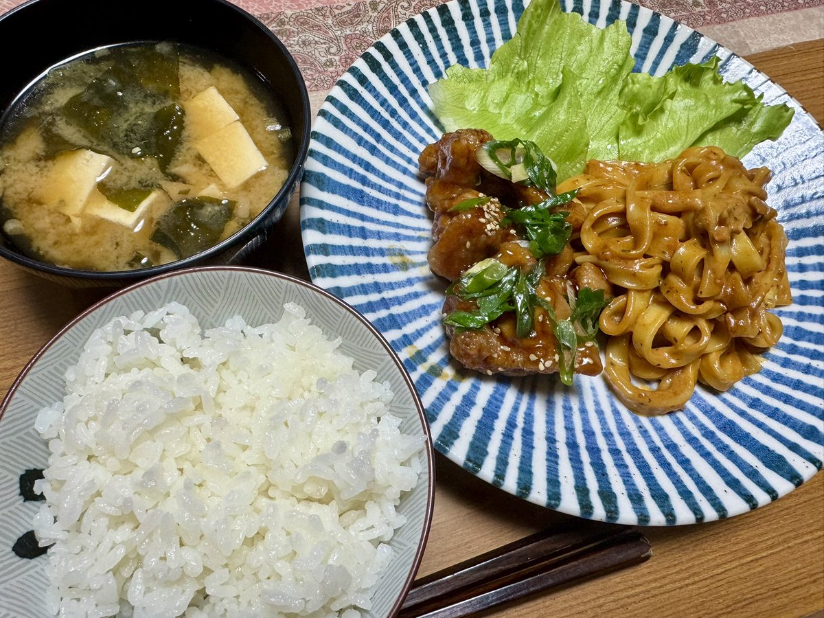 tayu002's tweet photo. 本日の夕食1415
甘辛唐揚げ九条ネギ添え
ボロネーゼ
きのこ味噌汁
レタス https://t.co/wLPGWgXNx8