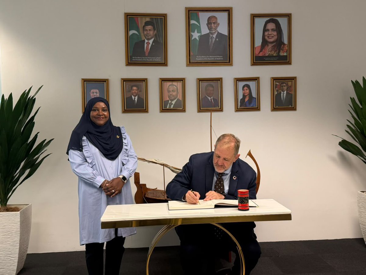MDVinMalaysia's tweet photo. High Commissioner H.E. Dr. @Mariyam_Shab received a courtesy call by H.E. Mr. Sergi Farré Salvá, Ambassador-Designate of Spain to Malaysia. The High Commissioner welcomed the Ambassador-Designate to Malaysia and wished him every success in his tenure. https://t.co/eHnjAPtiz4