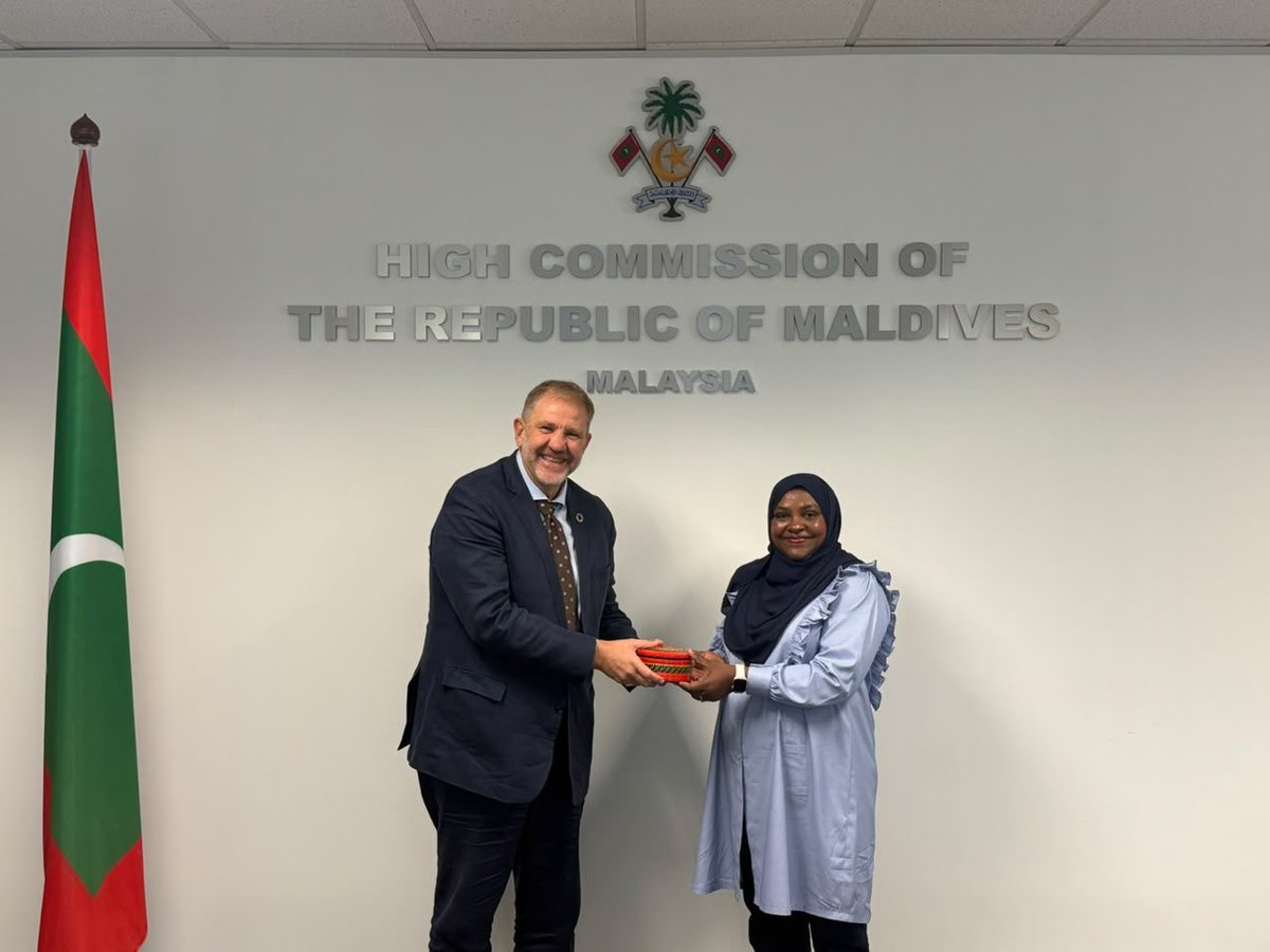 MDVinMalaysia's tweet photo. High Commissioner H.E. Dr. @Mariyam_Shab received a courtesy call by H.E. Mr. Sergi Farré Salvá, Ambassador-Designate of Spain to Malaysia. The High Commissioner welcomed the Ambassador-Designate to Malaysia and wished him every success in his tenure. https://t.co/eHnjAPtiz4