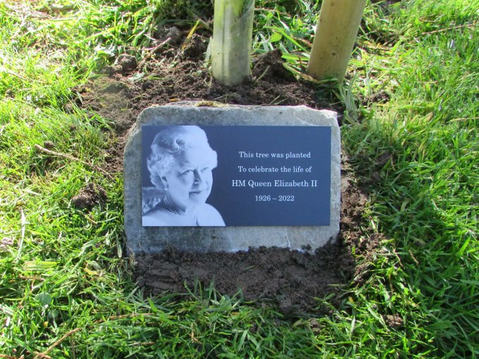 MultitechnicLTD's tweet photo. Commemoration #plaques for all occasions.

#Anoprinted #aluminium is a good choice for plaques under trees or in garden locations where watering, grass cutting and bird droppings would damage less robust plaques.

Find out more at https://t.co/LQbiJnfFg8 https://t.co/gnMghs3p10