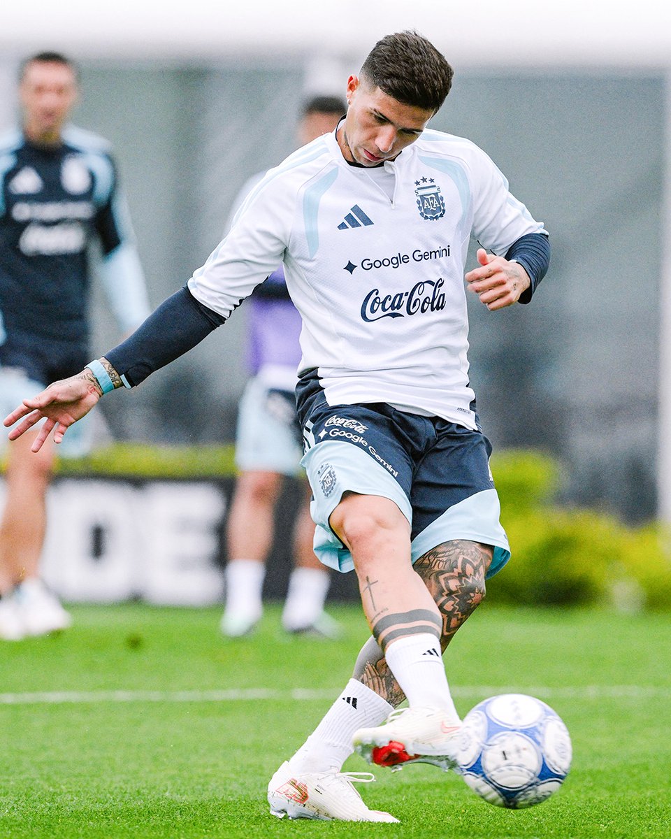 ManCity's tweet photo. Enzo in action 👊🇦🇷 https://t.co/YnOvH7uFhh