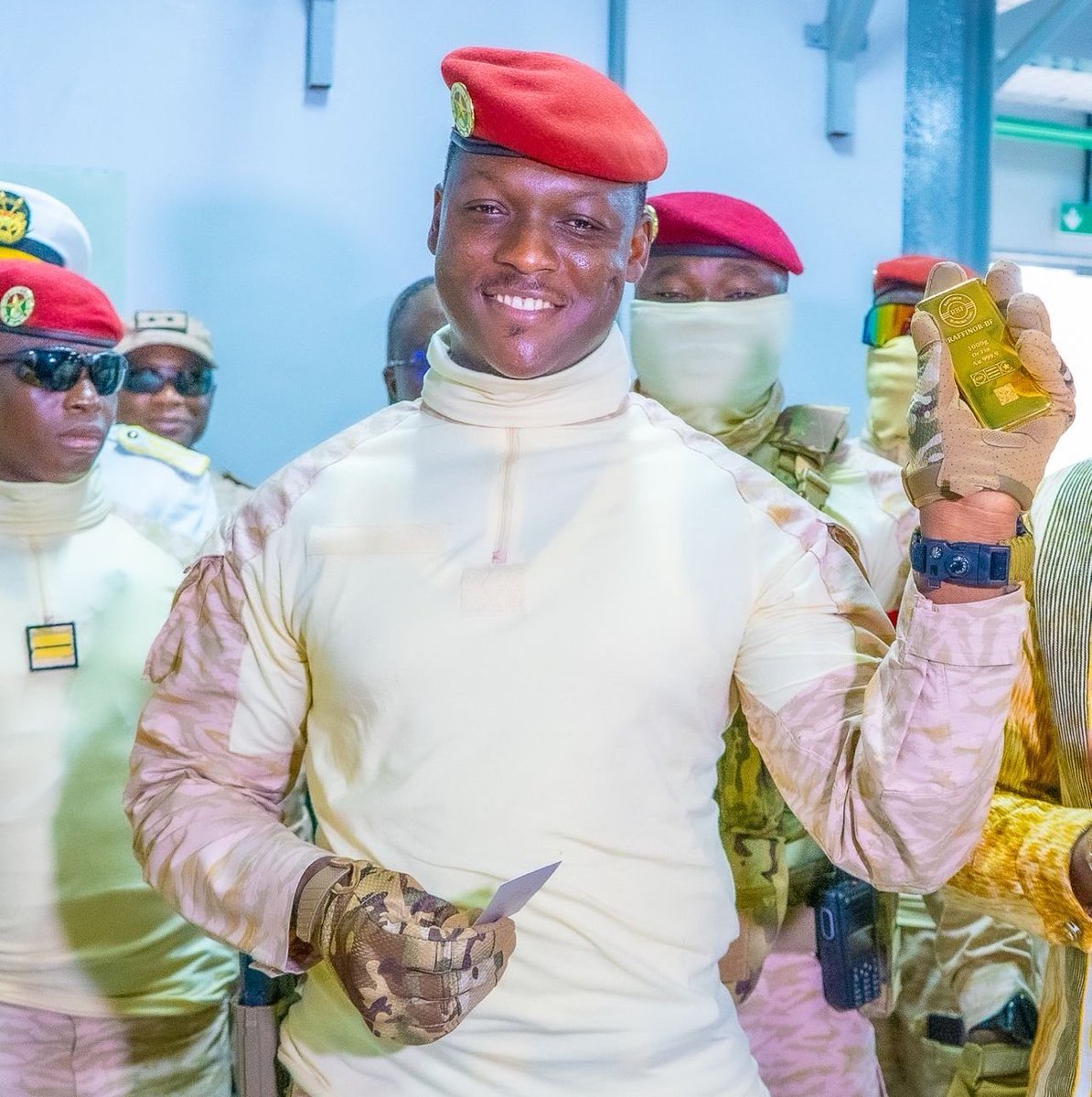 GlobeEyeNews's tweet photo. Burkina Faso’s President Ibrahim Traoré opens the country’s first gold refinery to keep more mining profits within the country. https://t.co/kHe7PDrGgi
