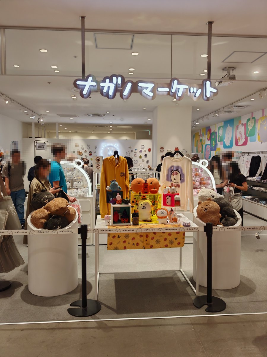 hakashiba's tweet photo. 心斎橋のナガノマーケットに行ってみました。ほぼ外国人客で驚きです。 https://t.co/agHEHh4KHj