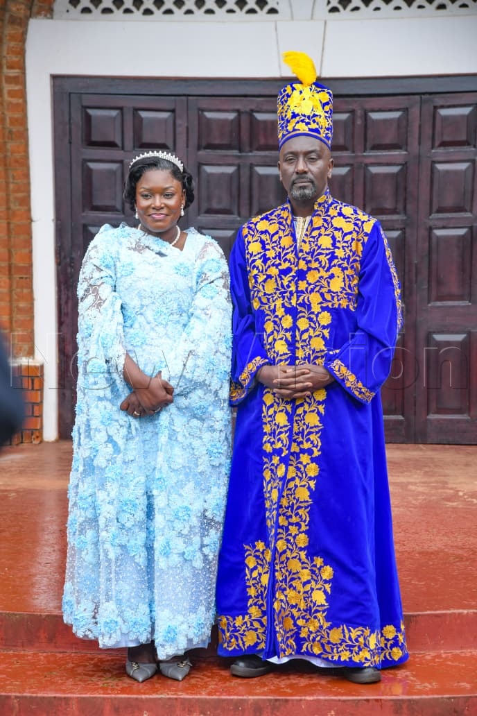 newvisionwire's tweet photo. 👑 𝗧𝗼𝗼𝗿𝗼’𝘀 𝗻𝗲𝘄 𝗿𝗼𝘆𝗮𝗹 𝗰𝗵𝗮𝗽𝘁𝗲𝗿
Omukama Edward Rukidi Nyabongo and Omugo Rebecca Amoding-Rukidi pose outside St John’s Cathedral after the coronation service.

📸 Photos by Richard Sanya
#VisionUpdates #TooroKingdom #Coronation2026 https://t.co/PH5jdSNCgC