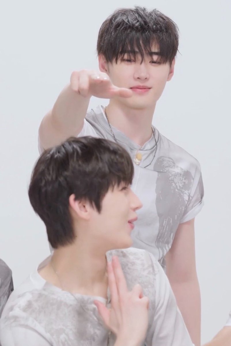 jaeyunsunsun's tweet photo. sunsun and their inability to make eye contact https://t.co/kQEldUptgk