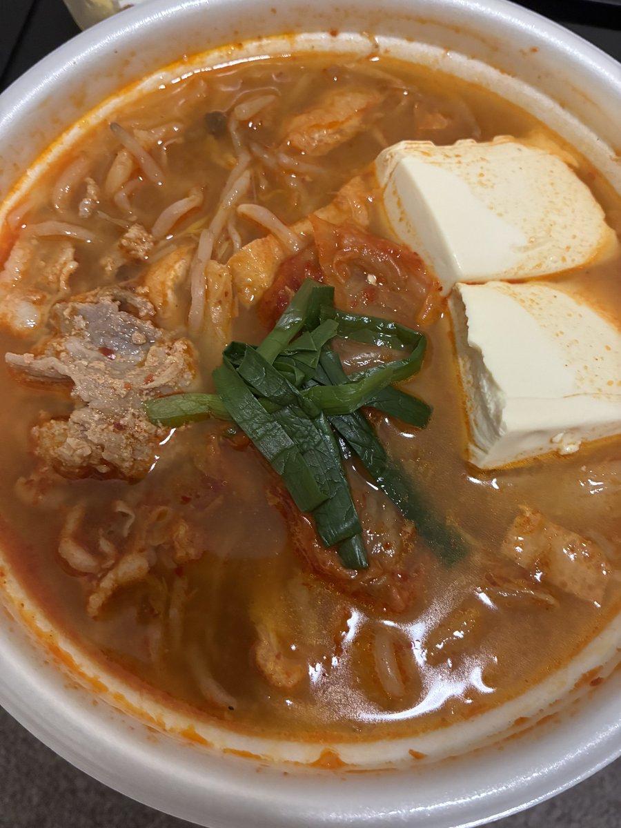 Yusuke19840712's tweet photo. 一緒にキムチ鍋食べよ？ https://t.co/IDg1QZf5VX
