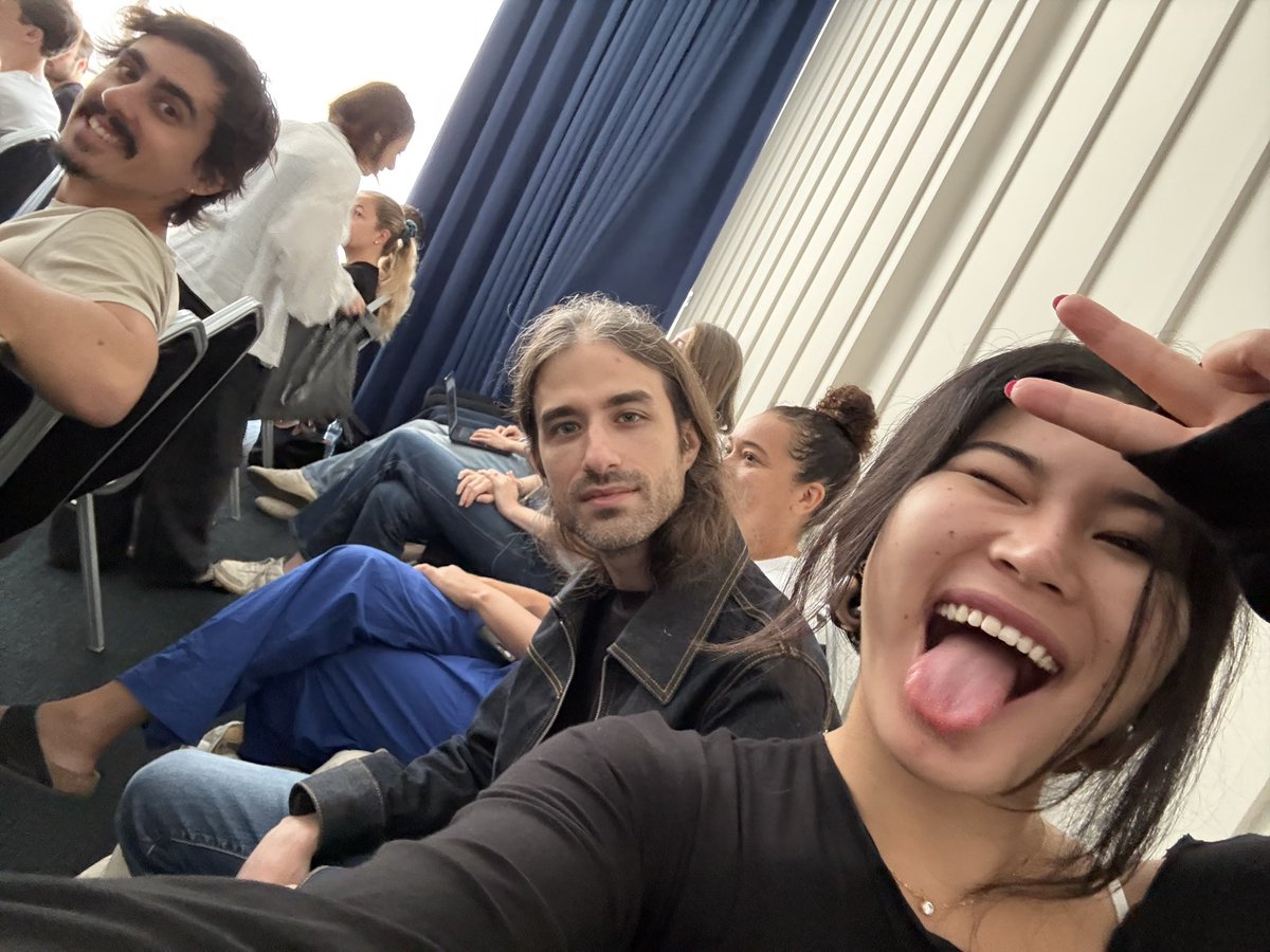 laaaarissaaaa's tweet photo. kicking off the growth team offsite 🇵🇹🇵🇹 @photoroom @v_pradeilles https://t.co/MjD4uboZ1i