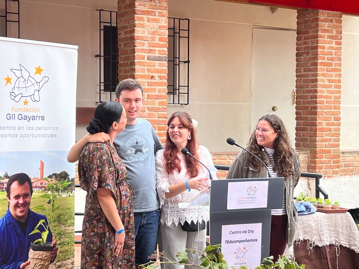 PlenaMadrid's tweet photo. 🏡 La @Fgilgayarre estrena un nuevo Centro de Día en la Granja San José, en San Sebastián de los Reyes.

👉🏽 #TEAcompañamos contará con 12 plazas y ofrecerá apoyos personalizados, especialmente a personas con autismo y grandes necesidades de apoyo.

📸 Hoy hemos participado en su inauguración, celebrando la creación de nuevos recursos que abren oportunidades para avanzar hacia una vida plena.
