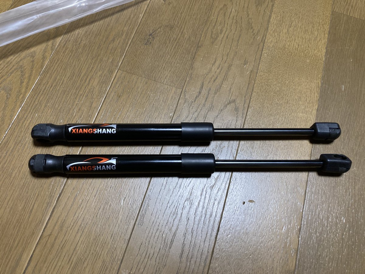 ADVAN_4495's tweet photo. 親のレガシィのトランクダンパーがヘタってるから交換したいとのことで、社外の安いのでいいって言うんで中華ダンパー買ってみた。
2本で6,000円、10月中旬到着予定だったのに1週間しないで来たよ。
取説も日本語変じゃないし結構ちゃんとしてる。 https://t.co/HwCMGsl0nN