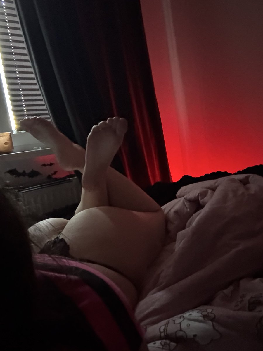 Gahyounn's tweet photo. Good morning 💋

Talking is free, my attention is NOT. Send a tribute on Throne if you want to be noticed 💸🖤

⁠#findom #paypig #finsub #shoefetish #gothfindom #altfindom #feetfetish https://t.co/n0ha6HLUK1