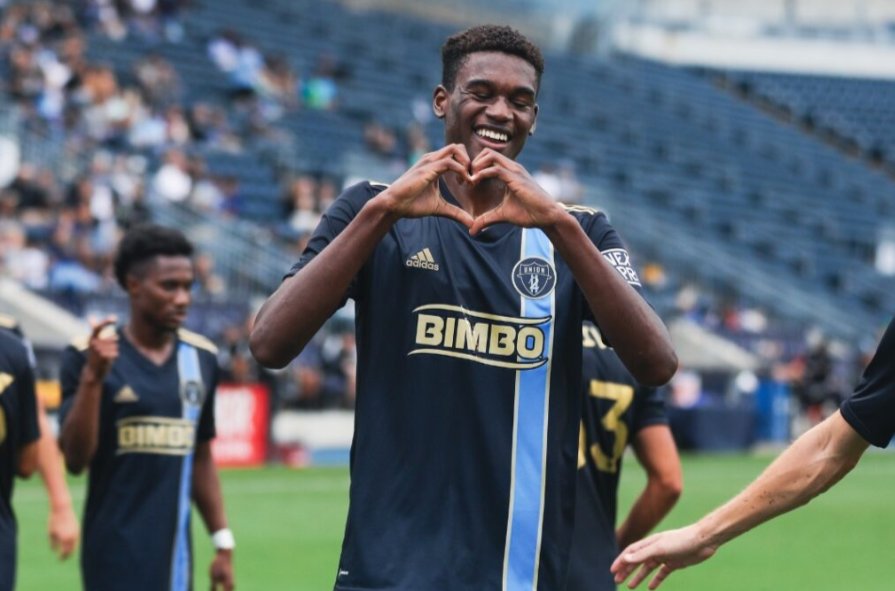 FulhamTransfer's tweet photo. 🚨 Fulham are among a host of clubs tracking Philadelphia &amp; USA 6ft 7in CB Neil Pierre. 

To find out why Fulham have joined clubs like Barcelona &amp; the players strengths/weaknesses 🔗👇🏻
⚫⚪#FFC #FulhamFC #Transfers https://t.co/0vB2maNHUw
