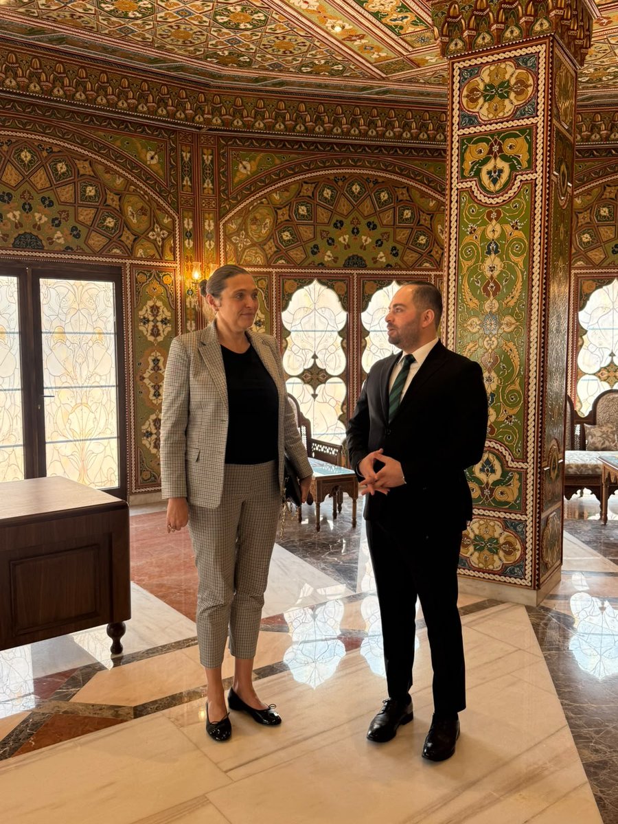 DKAmbKSA's tweet photo. 🇩🇰🇸🇾 As part of introductory meetings in Riyadh, @DKAmbKSA Merete Juhl,  was pleased to meet H.E. @mhbash58529 Mohsen Mohammed Mahbash, Minister Plenipotentiary of the Syrian Arab Republic to Saudi Arabia @embassyofsbm90 .
A friendly exchange on ways to strengthen dialogue and cooperation between Denmark and Syria, following the reopening of the Royal Danish Embassy in Damascus. 🇩🇰🤝🇸🇾

 في إطار اللقاءات التعارفية في الرياض، سعدت سعادة السفيرة ميريته يول، سفيرة الدنمارك لدى المملكة العربية السعودية، بلقاء سعادة محسن محمد مهباش،القائم بالأعمال الوزير المفوض لدى الجمهورية العربية السورية في المملكة العربية السعودية.
وجرى خلال اللقاء تبادل ودي لوجهات النظر حول سبل تعزيز الحوار والتعاون بين الدنمارك وسوريا، وذلك عقب إعادة افتتاح سفارة مملكة الدنمارك في دمشق. 🇩🇰🤝🇸🇾