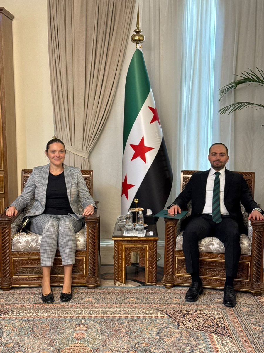 DKAmbKSA's tweet photo. 🇩🇰🇸🇾 As part of introductory meetings in Riyadh, @DKAmbKSA Merete Juhl,  was pleased to meet H.E. @mhbash58529 Mohsen Mohammed Mahbash, Minister Plenipotentiary of the Syrian Arab Republic to Saudi Arabia @embassyofsbm90 .
A friendly exchange on ways to strengthen dialogue and cooperation between Denmark and Syria, following the reopening of the Royal Danish Embassy in Damascus. 🇩🇰🤝🇸🇾

 في إطار اللقاءات التعارفية في الرياض، سعدت سعادة السفيرة ميريته يول، سفيرة الدنمارك لدى المملكة العربية السعودية، بلقاء سعادة محسن محمد مهباش،القائم بالأعمال الوزير المفوض لدى الجمهورية العربية السورية في المملكة العربية السعودية.
وجرى خلال اللقاء تبادل ودي لوجهات النظر حول سبل تعزيز الحوار والتعاون بين الدنمارك وسوريا، وذلك عقب إعادة افتتاح سفارة مملكة الدنمارك في دمشق. 🇩🇰🤝🇸🇾