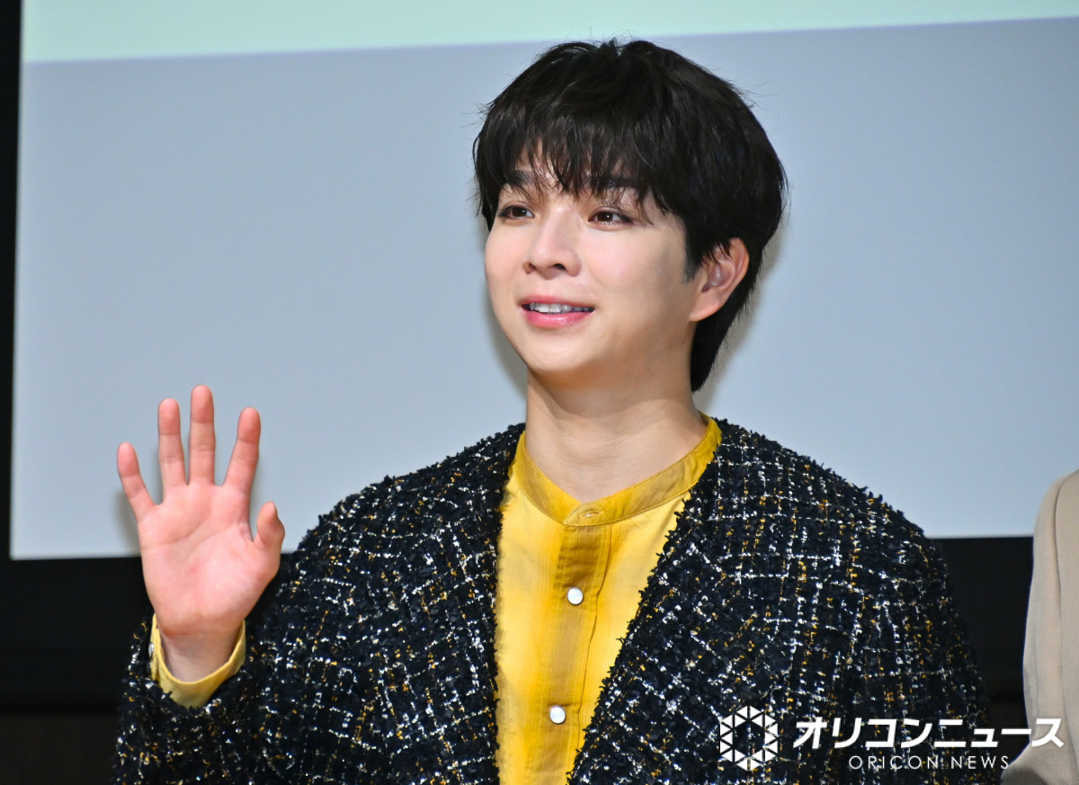 oricon's tweet photo. 塩﨑太智「もう❗️」
M!LKメンバーに不満明かす
⠀
「ご飯を決めるのに30分くらいかかる」
「僕は何でもいいからすぐ食べたい」😠
https://t.co/oRmL4PrEEt
⠀
ドラマ『もうパパ！』制作発表会見
原菜乃華、岩瀬洋志、円井わん、堤真一
⠀
#もうパパ https://t.co/ubhJkVS9vx