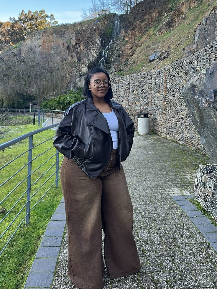 lexi_trades1's tweet photo. Lowkey, thick women really have the calmest energy.👀 https://t.co/swDEKns7pW