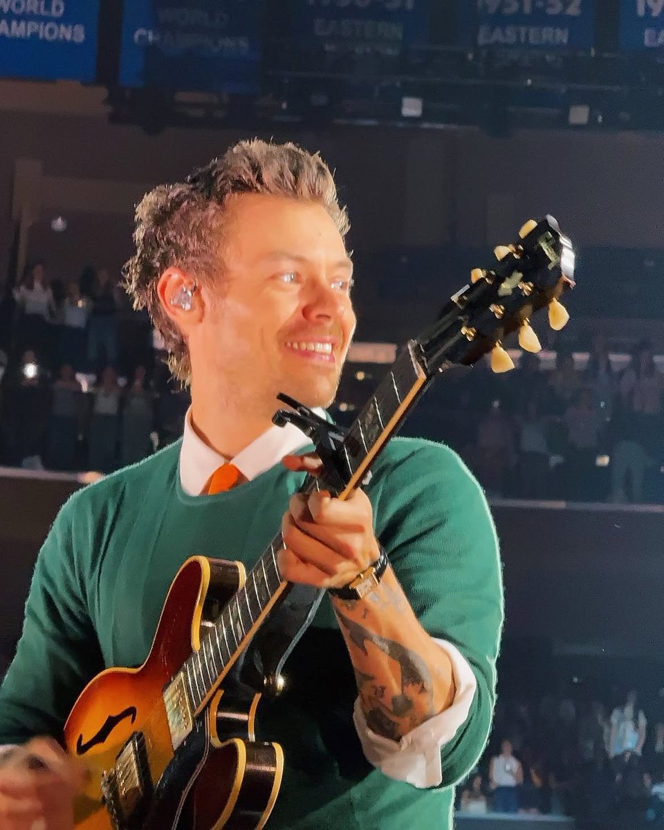 samagr7's tweet photo. Look at him glowing 🫠✨️ https://t.co/C7PuH391T5