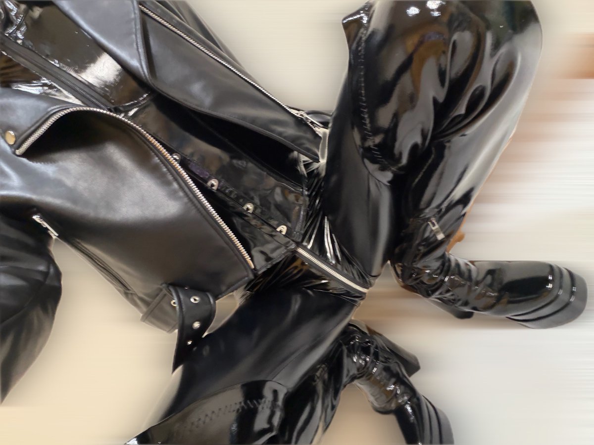 rioruleatherlv's tweet photo. 全身エナメル＋ライダース。
今までで1番フェチで自分に興奮できるかも🖤 https://t.co/OBASGu1B2N