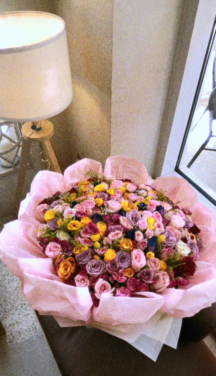 lorianaflowers's tweet photo. مب عشانة الورد حقنا بس انه طالع حلو حتى بفلتر نوكيا ❣️❣️ 

#ورد_اليوم #محلات_ورد #مندوب_توصيل #flowerpower #ROSÉ https://t.co/Py3cblRZoW
