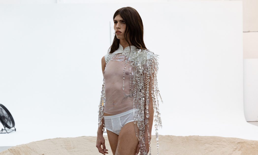 binary_spain's tweet photo. "Víspera" así fue el desfile debut de Moraïs en La Mosca
https://t.co/hFvS2Kvh4Y https://t.co/xURbglbuZS