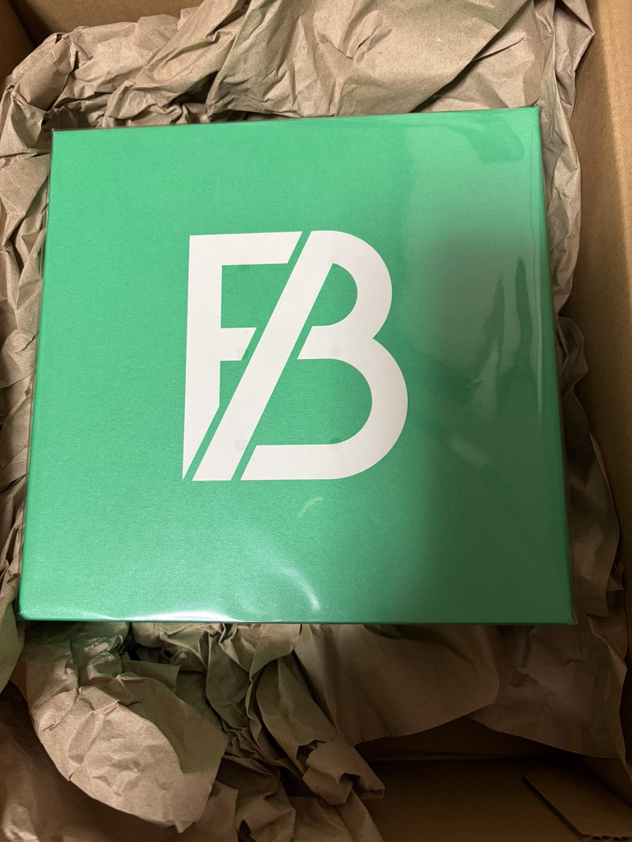 Be9880O's tweet photo. BFIRST Stadium LIVE DVD届いた- ̗̀📦 ̖́-✨
でも 予約してたの忘れれてまた同じのポチっちゃってたぁー💦 もう1つ届く📦 ̖́-😢
買い忘れた方いませんかぁ……
#BF_Stadium Live
#BFIRST https://t.co/nKKZ6TGgcx