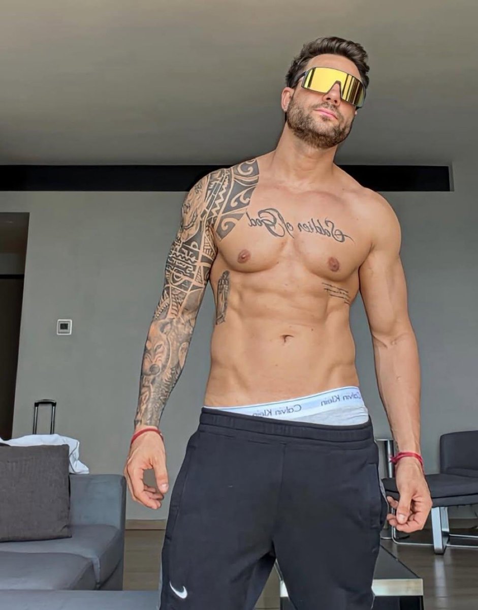 goldentalk_'s tweet photo. Yo si quiero un “viejito” de estos 😮‍💨🤤

#NicolaPorcella https://t.co/GxgE8TRp5K