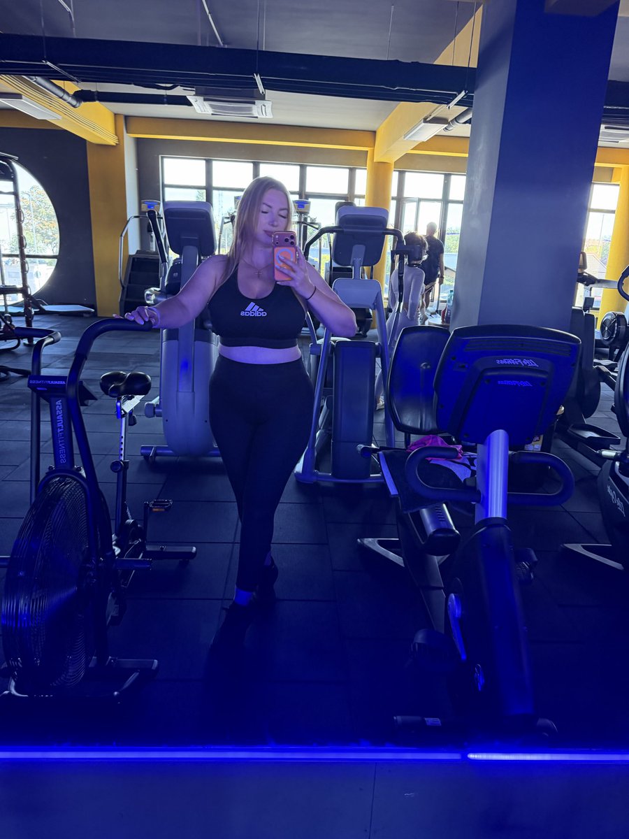 Gabriela2022441's tweet photo. #gabriela #pictureoftheday #gym #fitnesslife #fitnesss #fitnessaddict #fitness #gymer #selfieinthemirror #goviral #model #backinshape https://t.co/byL2agYJCb