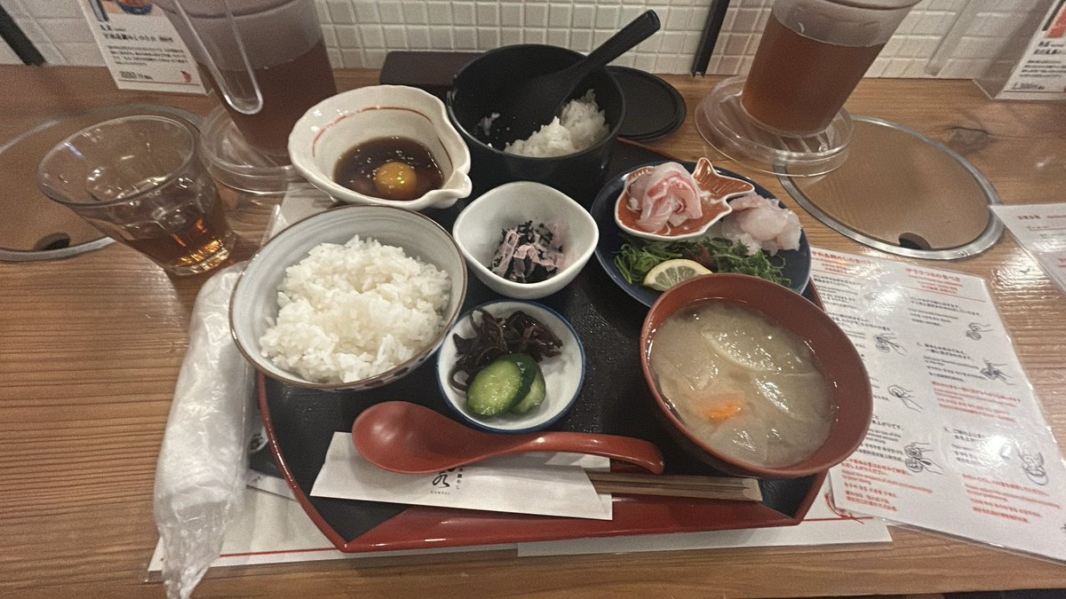 _rl23n's tweet photo. 元祖宇和島鯛めし丸水本店さんにて
天然真鯛と養殖真鯛の食べ比べいただきました！
とっても感じが良くて美味しかったです✨
#蝗活 #東京サポ愛媛遠征 https://t.co/X6ywue558Z