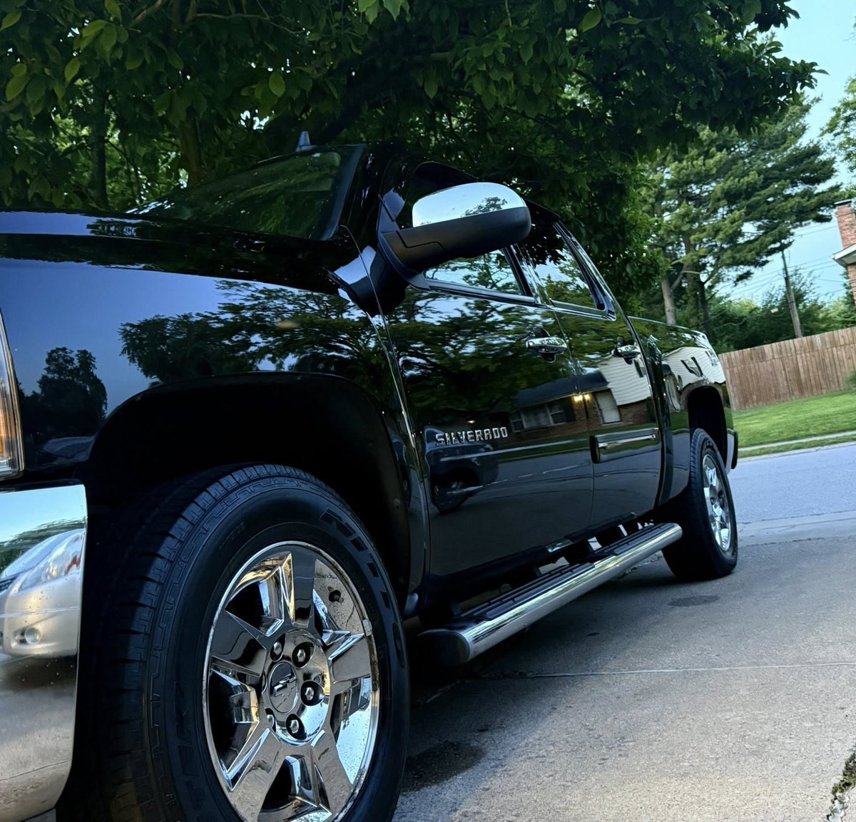 skitllesjack's tweet photo. Polished my truck today and restored the tailgate handle trim. https://t.co/PhLrm8EBrt