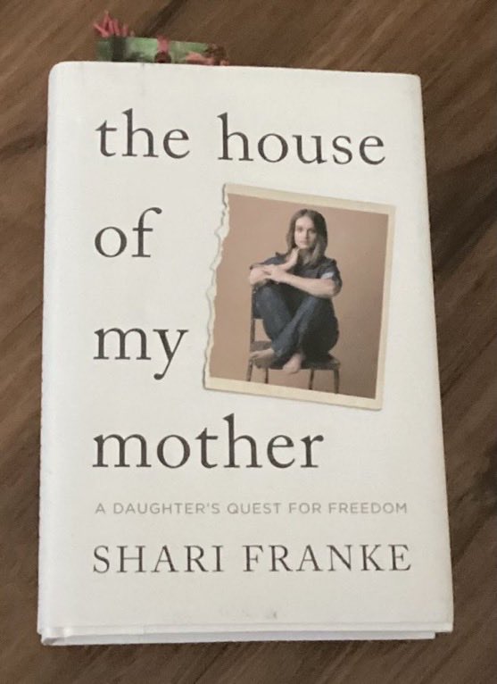 MichelleBovee's tweet photo. read ‘The House of my Mother’ by Shari Franke #truecrime 

reading ‘Brain on Fire’ by Susannah Cahalan https://t.co/Ju2EfcrFTU