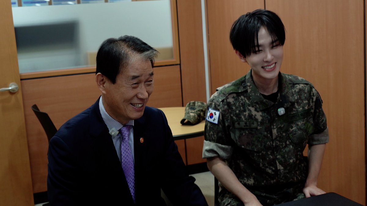 official_kpopx's tweet photo. 🇰🇷 국군의 날 특집

「잘모르겠지만일단해보는현식」 10화는 
9월 30일(수) 내일 오후 6시 공개! ⏰

군복 입은 현식의 제대군인지원센터 모의 면접
국가보훈부 장관님과 함께한 현충원 방문!

👉 https://t.co/zR8c3CYIIS

#잘모르겠지만일단해보는현식 #현식 #XODIAC #원현식 #국군의날 #스튜디오596 https://t.co/jJYzAV3f7k