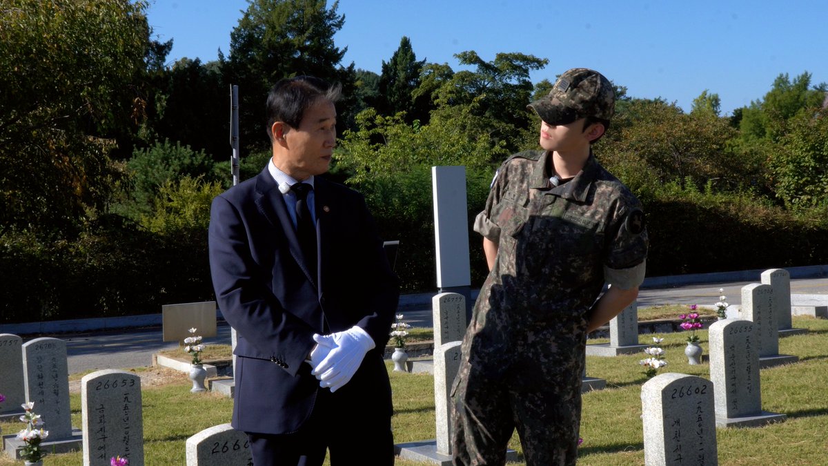 official_kpopx's tweet photo. 🇰🇷 국군의 날 특집

「잘모르겠지만일단해보는현식」 10화는 
9월 30일(수) 내일 오후 6시 공개! ⏰

군복 입은 현식의 제대군인지원센터 모의 면접
국가보훈부 장관님과 함께한 현충원 방문!

👉 https://t.co/zR8c3CYIIS

#잘모르겠지만일단해보는현식 #현식 #XODIAC #원현식 #국군의날 #스튜디오596 https://t.co/jJYzAV3f7k