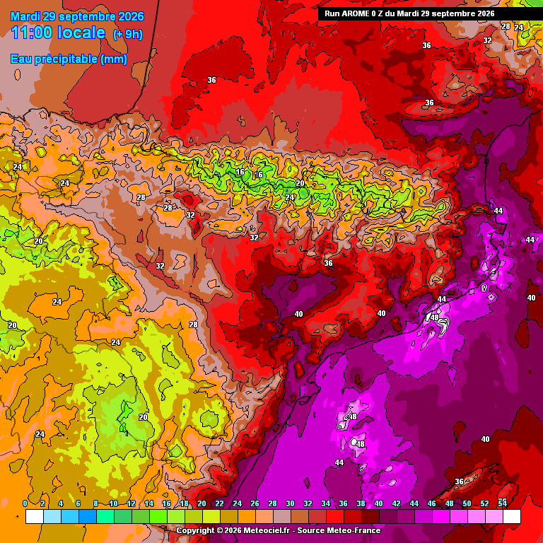 alexmegapc's tweet photo. Bon dia!! Ja tenim les primeres precipitacions, on de moment destaquem els 30 l del Pantà de Siurana. Al llarg del matí, tenim una situació de pluges que poden ser torrencials e irregulars, sobretot litoral i prelitoral, des de comarques tarragonines, però atenció especial al sector NE des de costa central i costa nord que és on sembla hi haurà més números. Tenim un solc que ens travessarà al llarg d'aquest matí portant-nos aire fred en altura i en superfície vent de SE (xaloc) carregat d'humitat. Especial atenció tot el matí fins al migdia, a la tarda el vent de SW en altura s'imposarà i les precipitacions agafaran punts del Prepirineu i Pirineu i punts de l'interior. Avui la temperatura baixarà més clarament. #meteo