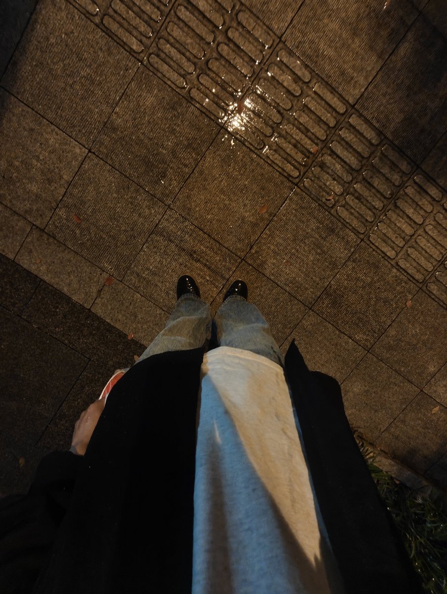 Free1Song's tweet photo. 讨厌下雨 https://t.co/KLzzp8auSN