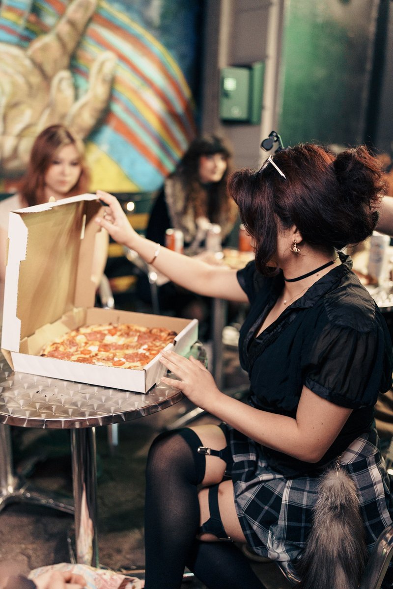 karasubear1's tweet photo. Modelling for a pizzeria… LOL
🍕 https://t.co/vSNL6oOz7V