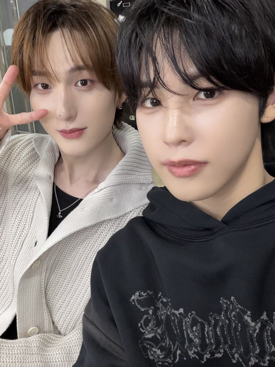 XODIAC_MEMBERS's tweet photo. [#규민🐶] 

해피범수데이~~🥳🥳 내 연습 메이트 범수야 생일 축하한다!! 연습실에 같이 있으면서 의지가 많이 되는 거 너도 알지! 맛있는 거 많이 먹고 행복한 하루 보내자~ 굳👍🏻

#XODIAC #소디엑 #GYUMIN #규민 #똑똑똑_귬이등장 https://t.co/0FYC64MYP3