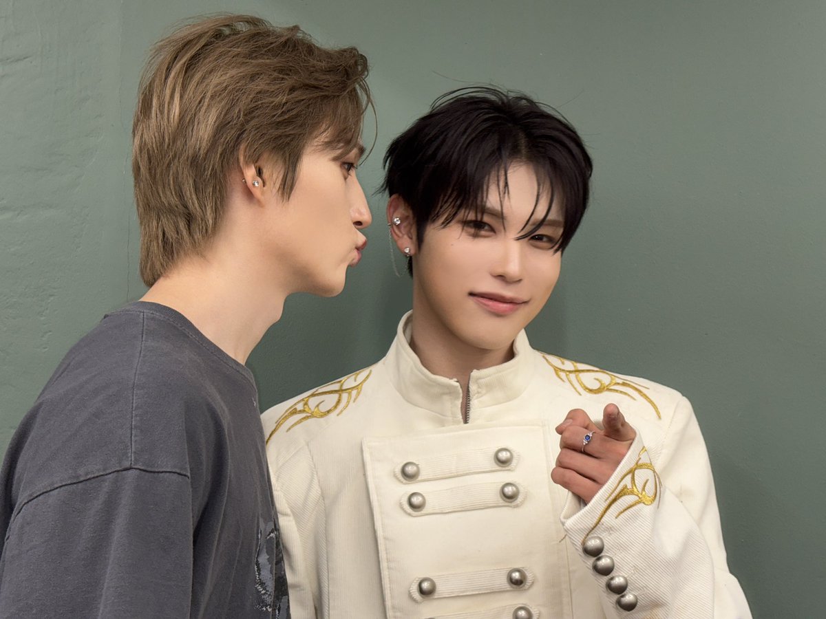 XODIAC_MEMBERS's tweet photo. [#규민🐶] 

해피범수데이~~🥳🥳 내 연습 메이트 범수야 생일 축하한다!! 연습실에 같이 있으면서 의지가 많이 되는 거 너도 알지! 맛있는 거 많이 먹고 행복한 하루 보내자~ 굳👍🏻

#XODIAC #소디엑 #GYUMIN #규민 #똑똑똑_귬이등장 https://t.co/0FYC64MYP3