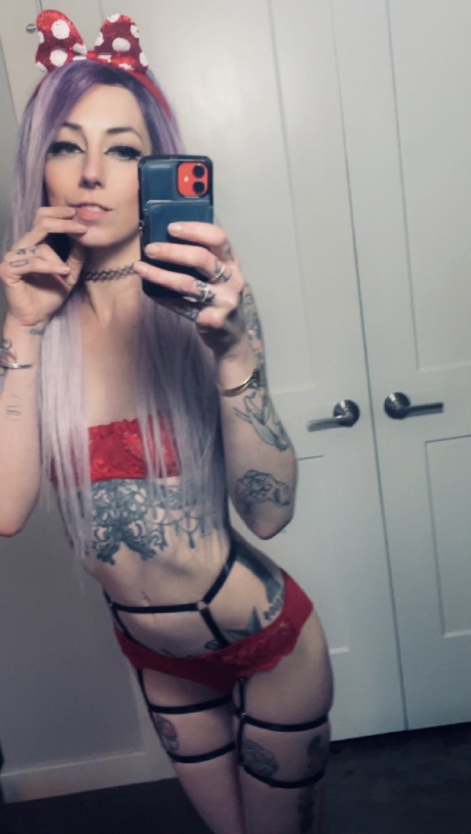 maybemaci's tweet photo. #altbabe #emoslut #gothwhore #18plus #nsfw
which look do you like best ?? https://t.co/oYatn12LM6