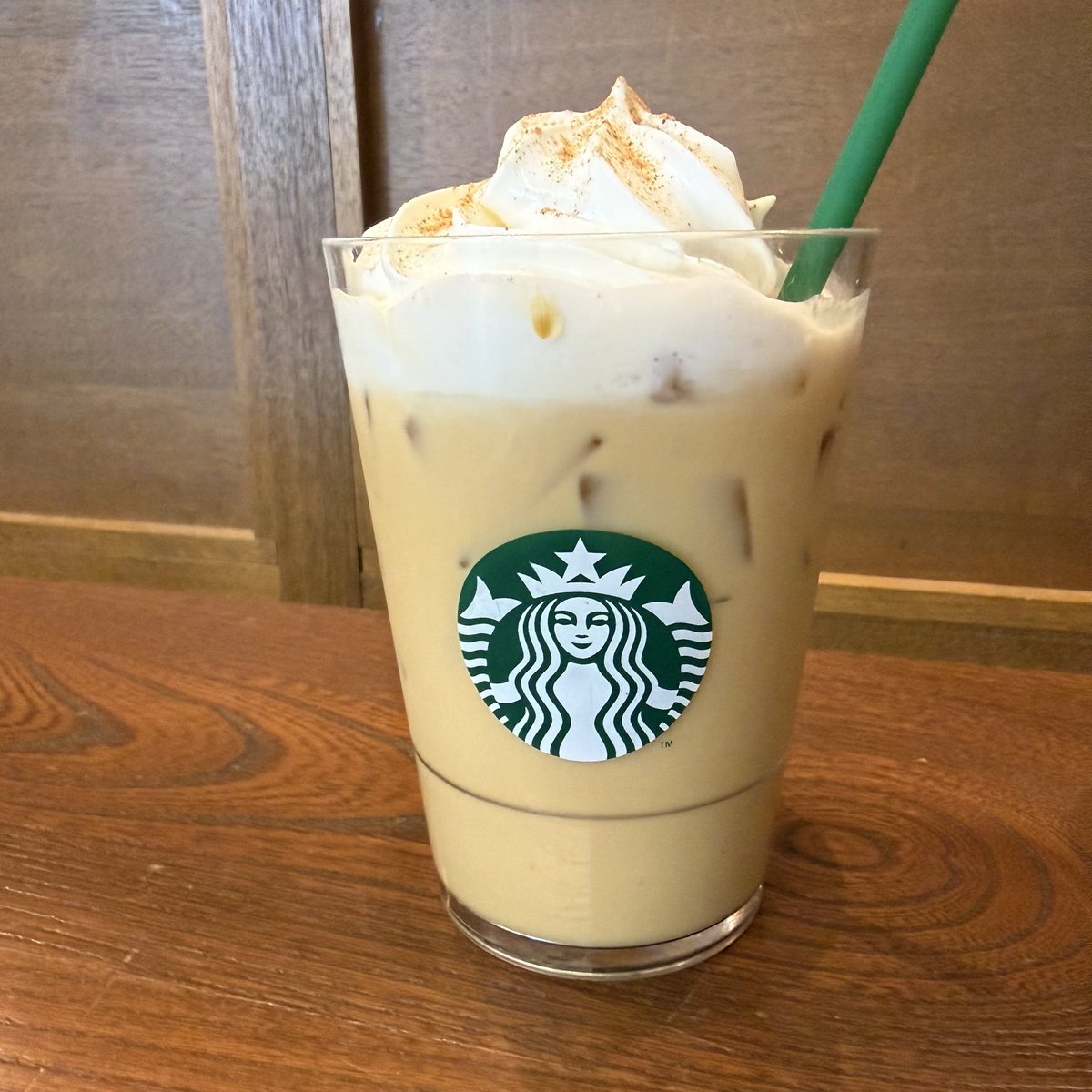 25_akane_25's tweet photo. 明日から発売の
🎃パンプキンスパイスラテ
先行販売で飲みに来た😋
ポケモンコラボ、ネット
繋がるかなぁ🤔❓
#スターバックス https://t.co/FjhhOlLgY3