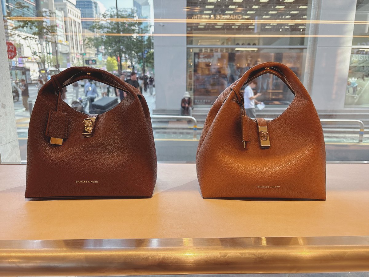 まって🇰🇷Charles &amp;Keithの新作可愛すぎて爆滅、、
ベージュの上品さやばいし軽い。 https://t.co/rtxFrQjPuk