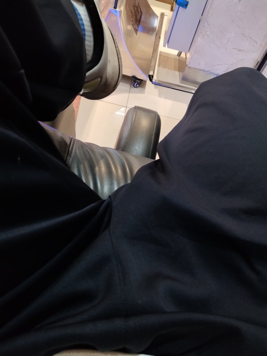 XuanZai6667778's tweet photo. -兄弟，你怎么都不和我们一起上厕所啊
-诶你下面戴的什么玩意
-！没…没什么…你看错了
-…来把他裤子给我扒了看看是什么
… https://t.co/zVB1xyrt90