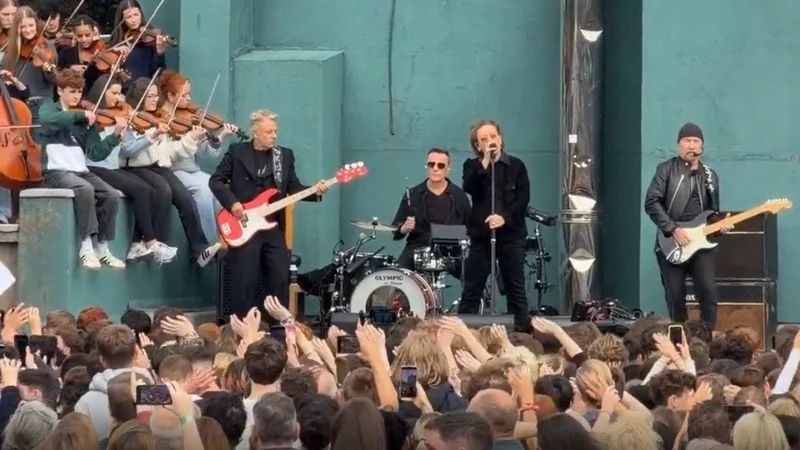 U2eXit's tweet photo. U2 have begun rehearsing for a new stadium tour with Larry Mullen Jr. back behind the drums. Here’s what is confirmed about the tour and what remains unannounced.
U2 Begins Rehearsals For New Stadium Tour As Larry Mullen Jr. Returns https://t.co/ID3SMiBiM8 #U250 #U2CDL https://t.co/Jvv352c36Y