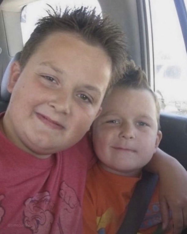 Indie5051's tweet photo. Yo pensaba que Guppy había sido elegido simplemente porque parecía el hermano menor de Gibby. Hasta que descubrí que ¡ son hermanos de verdad! https://t.co/sNXFSEFmZ4