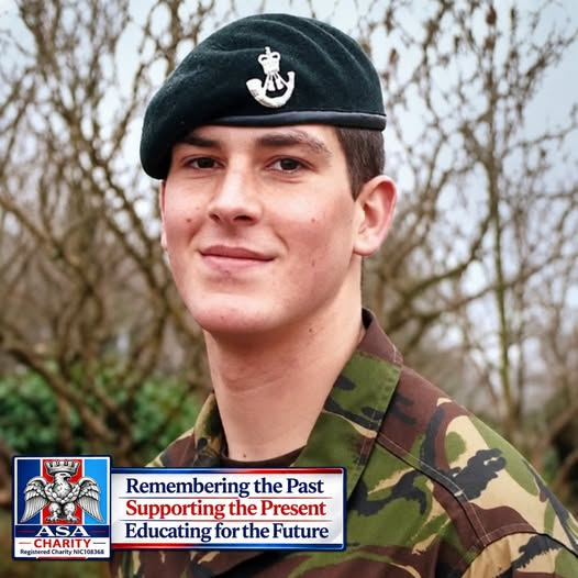 JenKteach's tweet photo. Today we remember Lance Corporal Ali Woodford, 1st Battalion The Rifles, who died while taking part in a parachute training expedition in Sennelager, Germany, on the 29th September 2015.
L/Cpl Woodford, 26, had been based at Beachley Barracks in Gloucestershire. He had earlier served in Afghanistan as a heavy machine gun operator.
L/Cpl Woodford, from Hackney, was married to Samantha and had a three-year-old son, Oscar John.
We Will Remember Them
"𝕲𝖗𝖊𝖆𝖙𝖊𝖗 𝖑𝖔𝖛𝖊 𝖍𝖆𝖙𝖍 𝖓𝖔 𝖒𝖆𝖓 𝖙𝖍𝖆𝖓 𝖙𝖍𝖎𝖘, 𝖙𝖍𝖆𝖙 𝖆 𝖒𝖆𝖓 𝖑𝖆𝖞 𝖉𝖔𝖜𝖓 𝖍𝖎𝖘 𝖑𝖎𝖋𝖊 𝖋𝖔𝖗 𝖍𝖎𝖘 𝖋𝖗𝖎𝖊𝖓𝖉𝖘."
#WeWillRememberThem #LestWeForget 
ASA Charity NIC108368