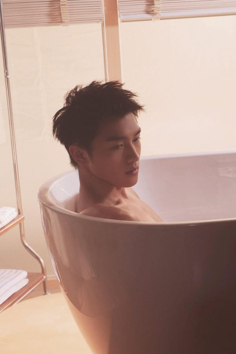 ruiihao_o's tweet photo. WTF JINGYU WTFFFFFFFF?!?!????? https://t.co/M1h88PdhZS