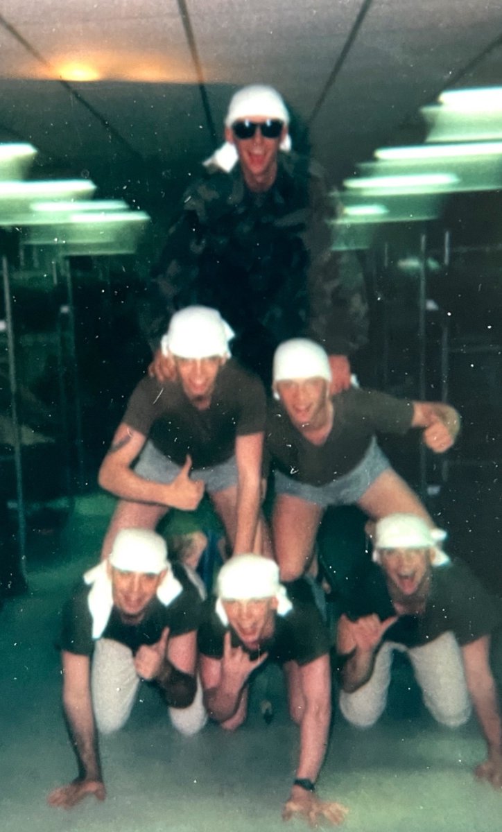 Joeydark2Light_'s tweet photo. @NunyaDBusi75438 Love that pic😎🙌

We were the real white hats. I am top with da sunglasses 😎 https://t.co/mrs5DZBoWa