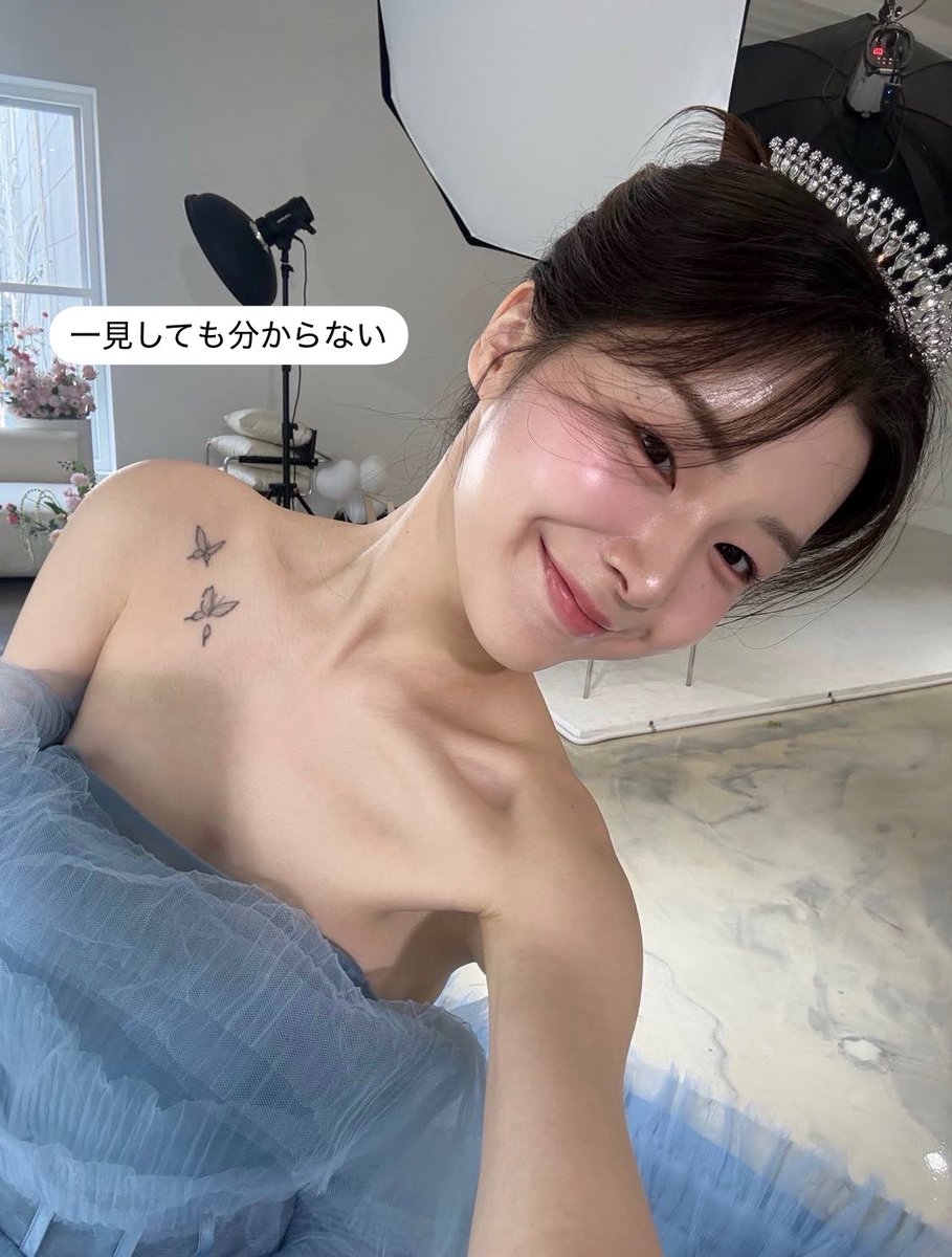 hmweum's tweet photo. 【悲報】ジュベルックでシコリが増殖した韓国モデルのその後。

数ヶ月経過してもシコリが全く消えない。
一見、肌の凸凹は分からないのだが、指で皮膚を引っ張ると皮下のシコリが顔をのぞかせる。

ジャルプロ、ジュベルック、リジュラン、ポライトなどのスキンブースターは闇が多い。 https://t.co/KzqPcpG9Vx