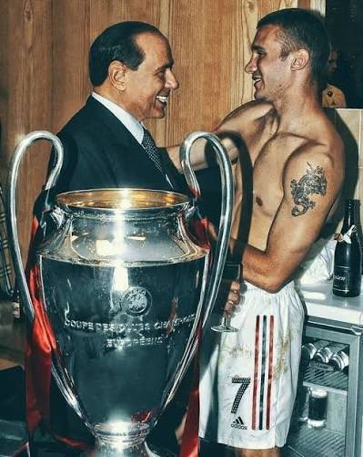 simostu9's tweet photo. 29 Settembre ❤️🖤 https://t.co/5aa9xegTMY